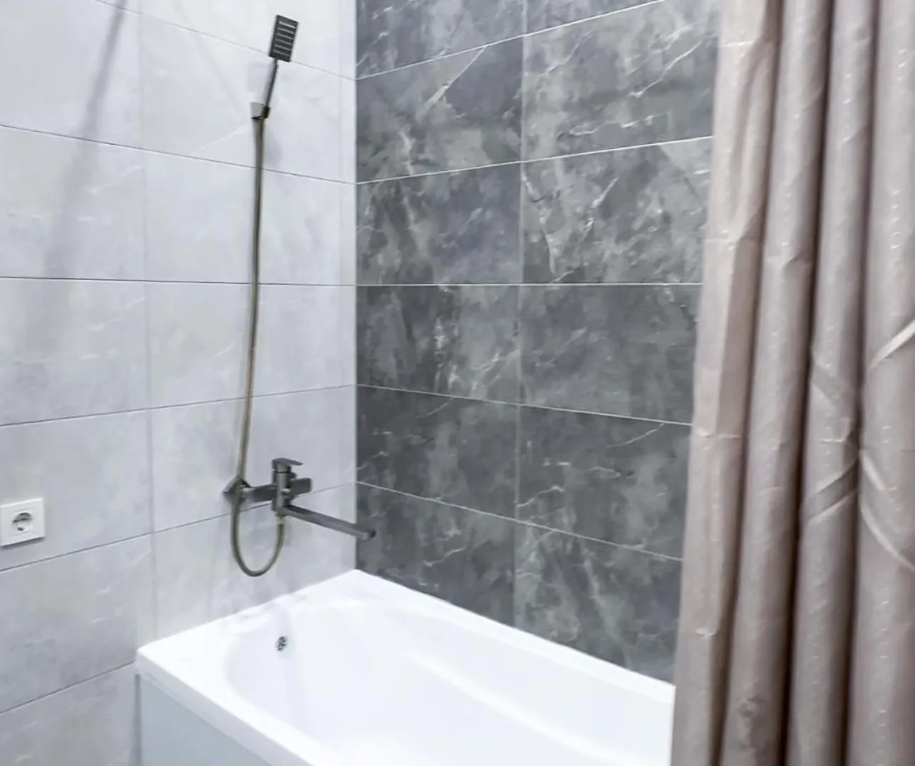 Роскошная Квартира В 3 Минутах От Метро Almaty Apartamento